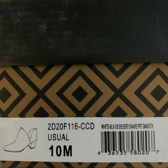 Charles David Usual Snakeskin Print Booties New - Picture 3 of 7